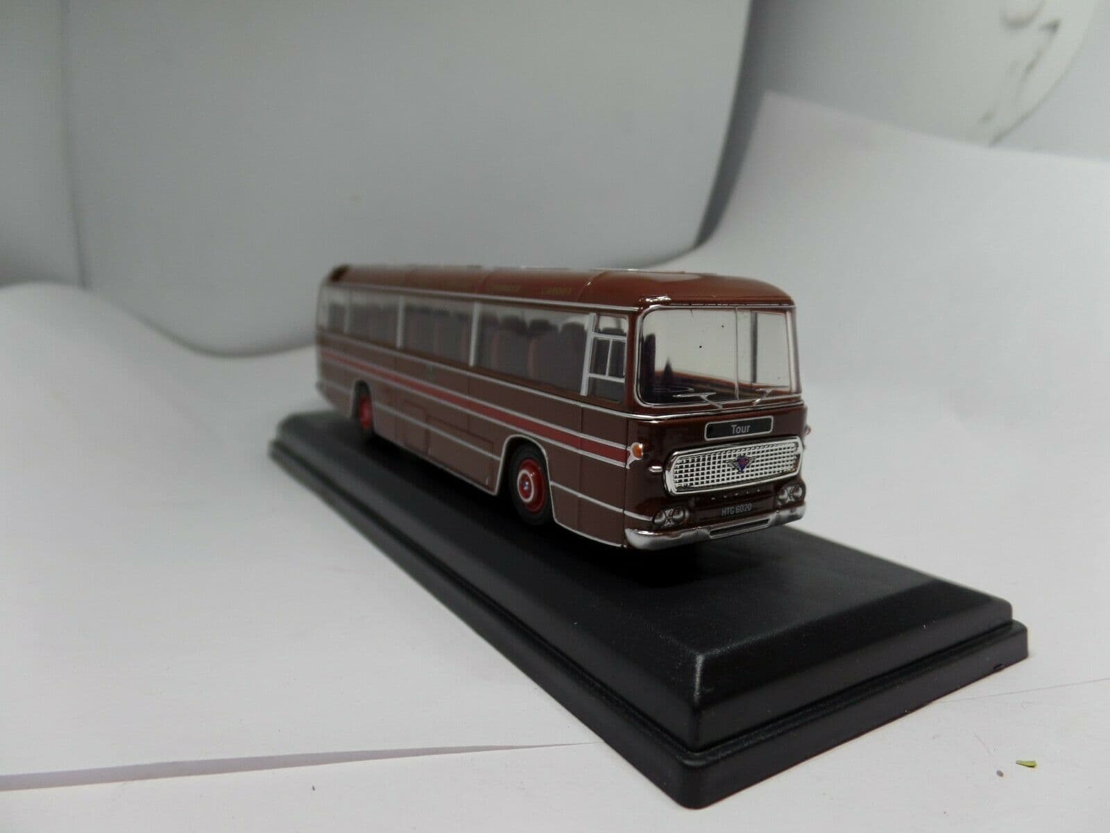 OXFORD 76DC003 DC003 1 76 OO Scale Duple Commander II Coach Neath and ...