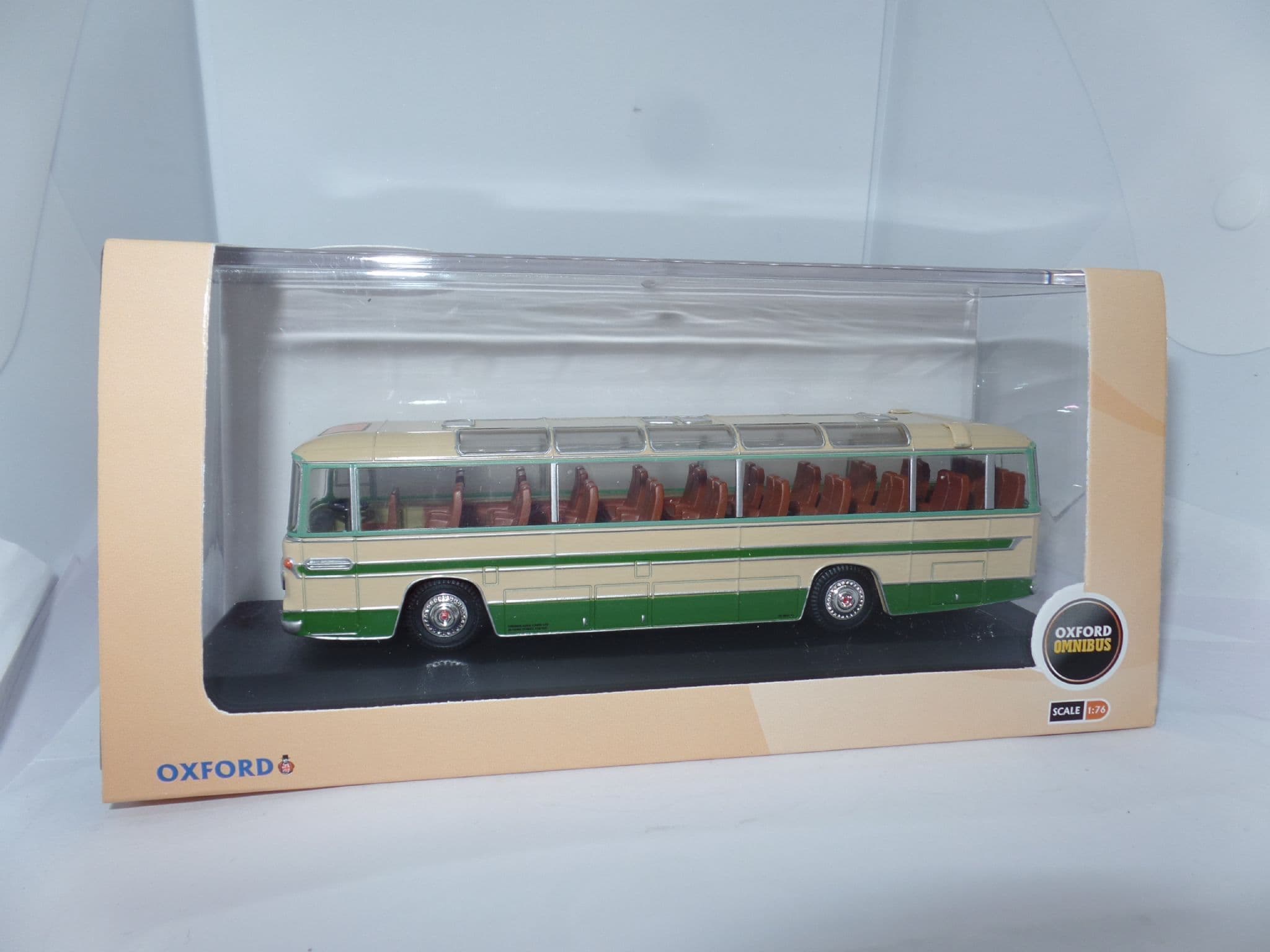 OXFORD 76DC004 DC004 1/76 OO Scale Duple Commander II Coach Greenslades ...