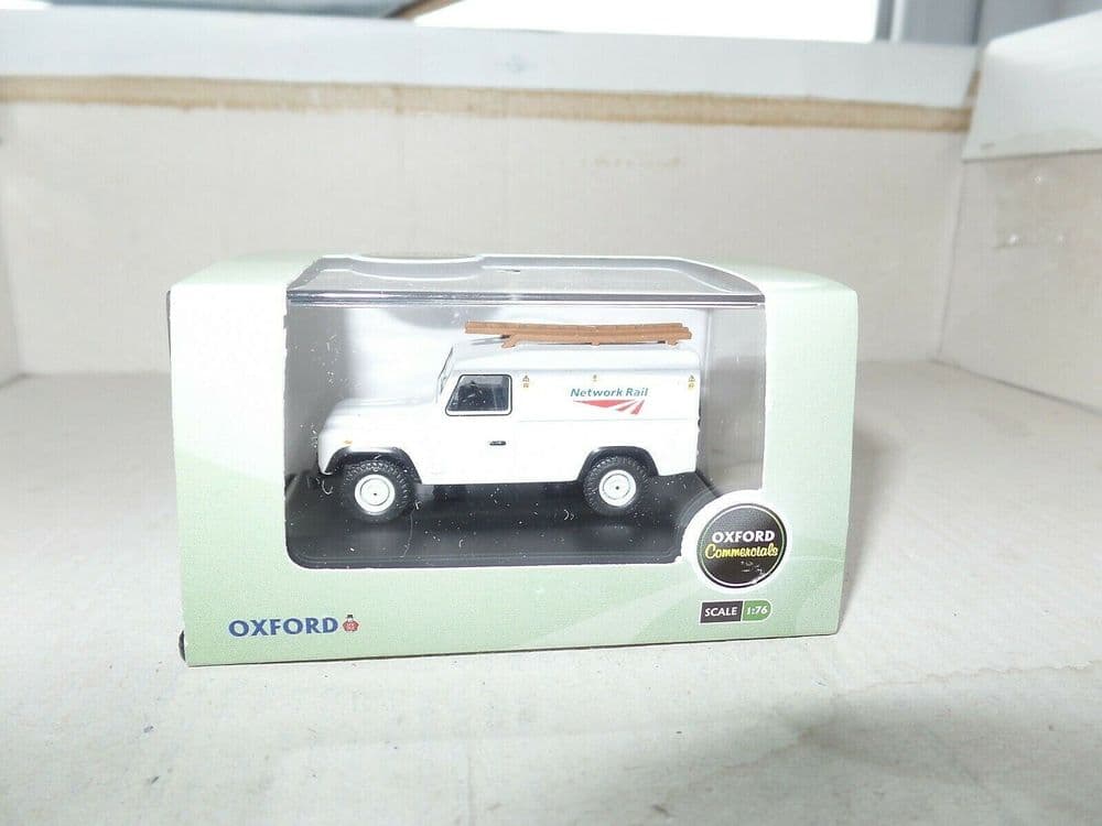Oxford 76DEF008 DEF008 1/76 OO Land Rover Defender Network Rail Ladders
