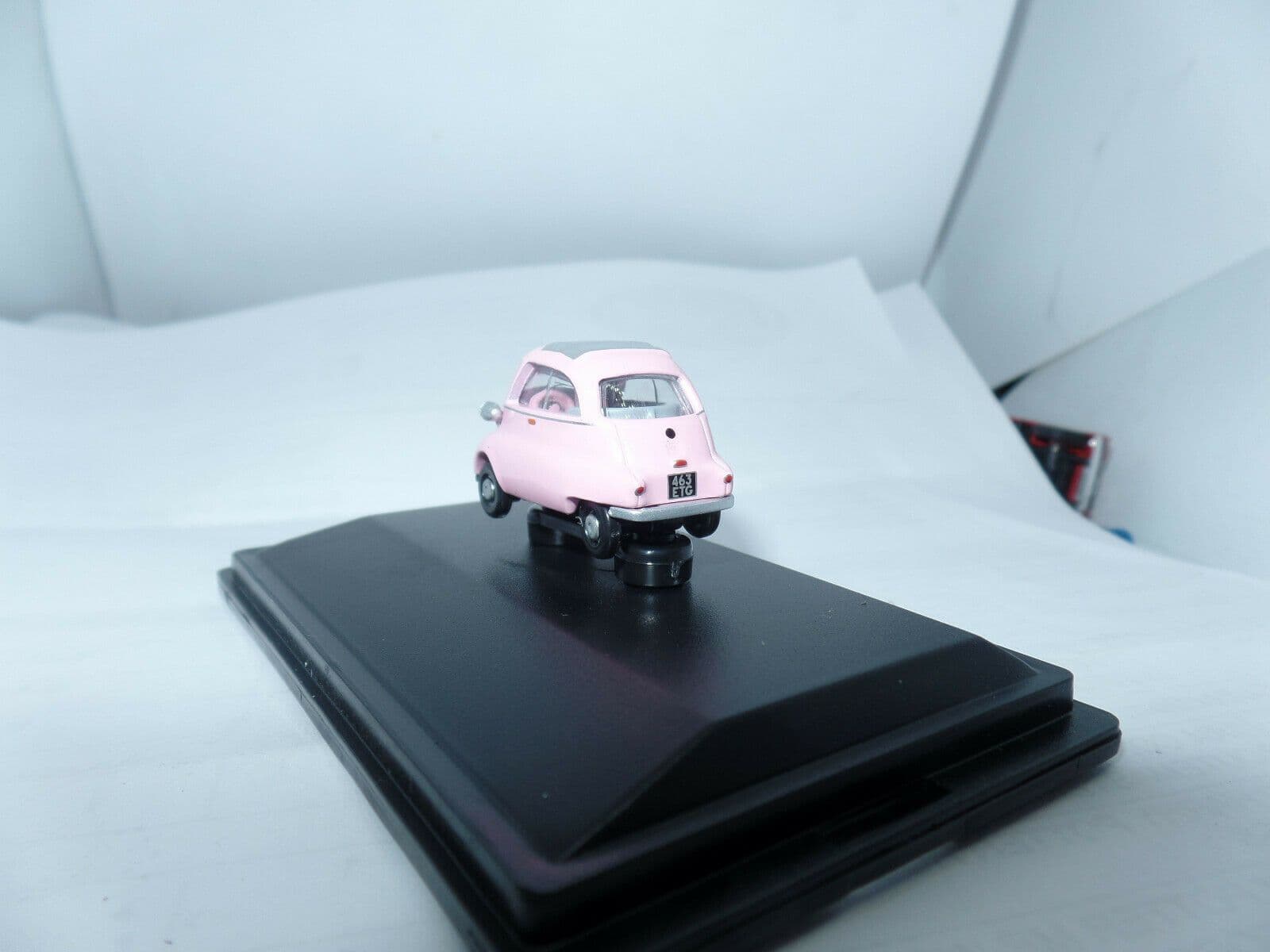 Oxford 76IS003 IS003 1/76 OO BMW Isetta - Pink Bubble Car