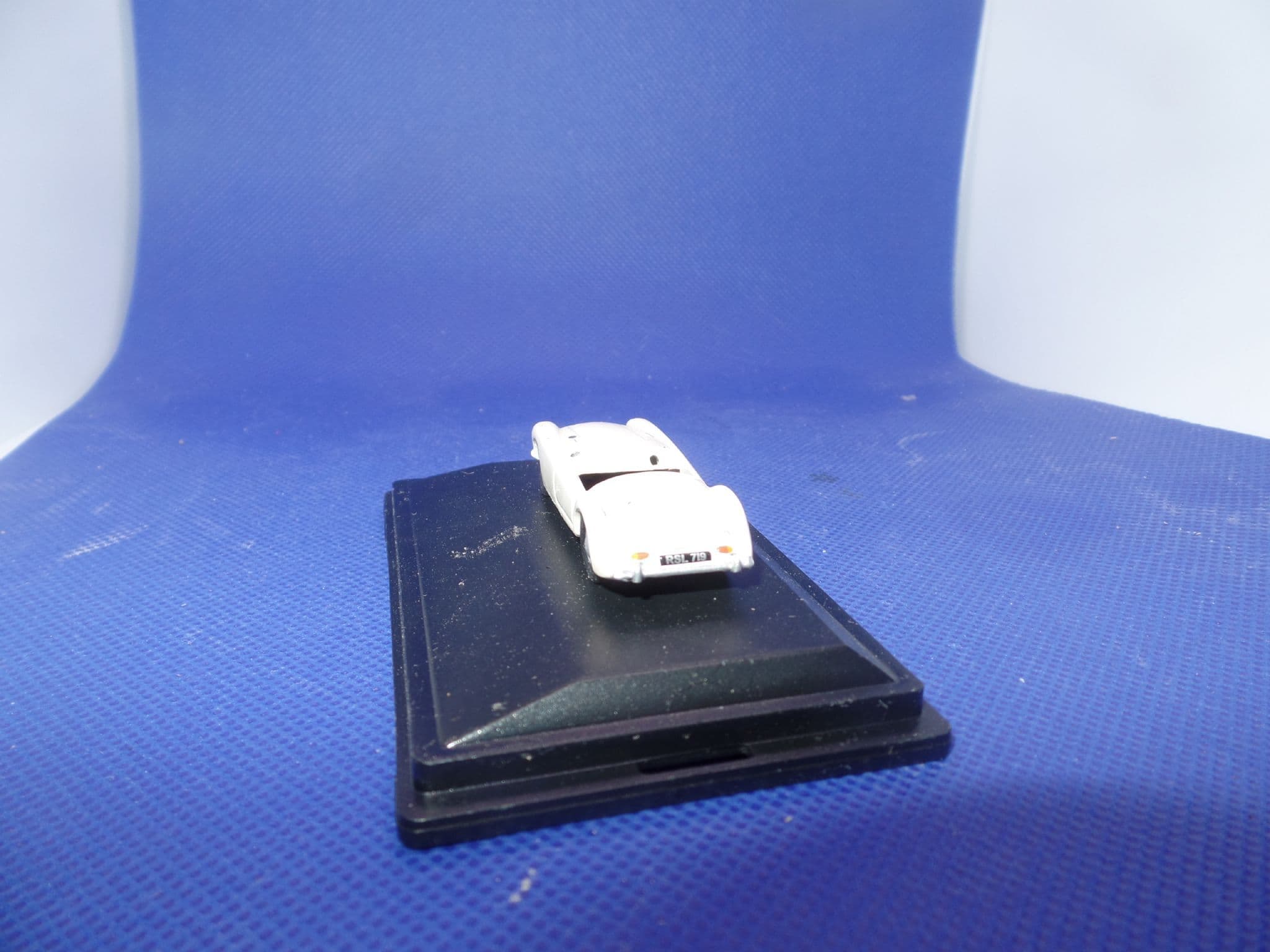 Oxford 76MGA004 MGA004 1/76 OO Scale MG MGA Roadster Old English White ...