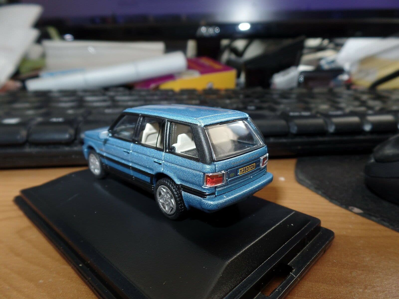 OXFORD DIECAST 1:76 OO Railway Scale Austin Atlantic Car Model In Blue