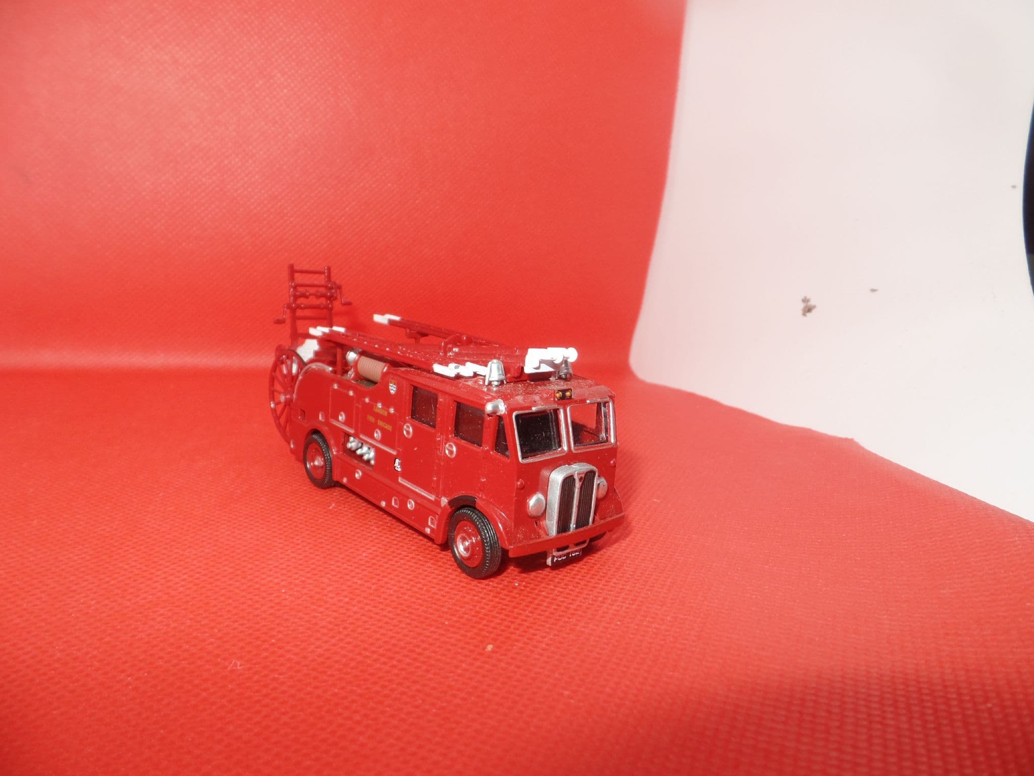 Oxford 76REG001 REG001 1/76 OO Scale AEC Regent Fire Engine London ...