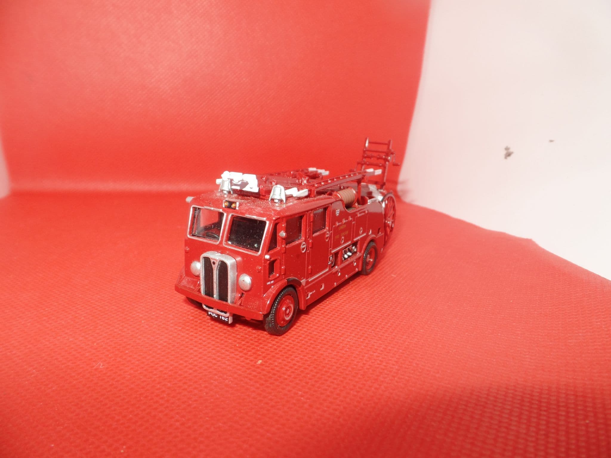 Oxford 76REG001 REG001 1/76 OO Scale AEC Regent Fire Engine London ...