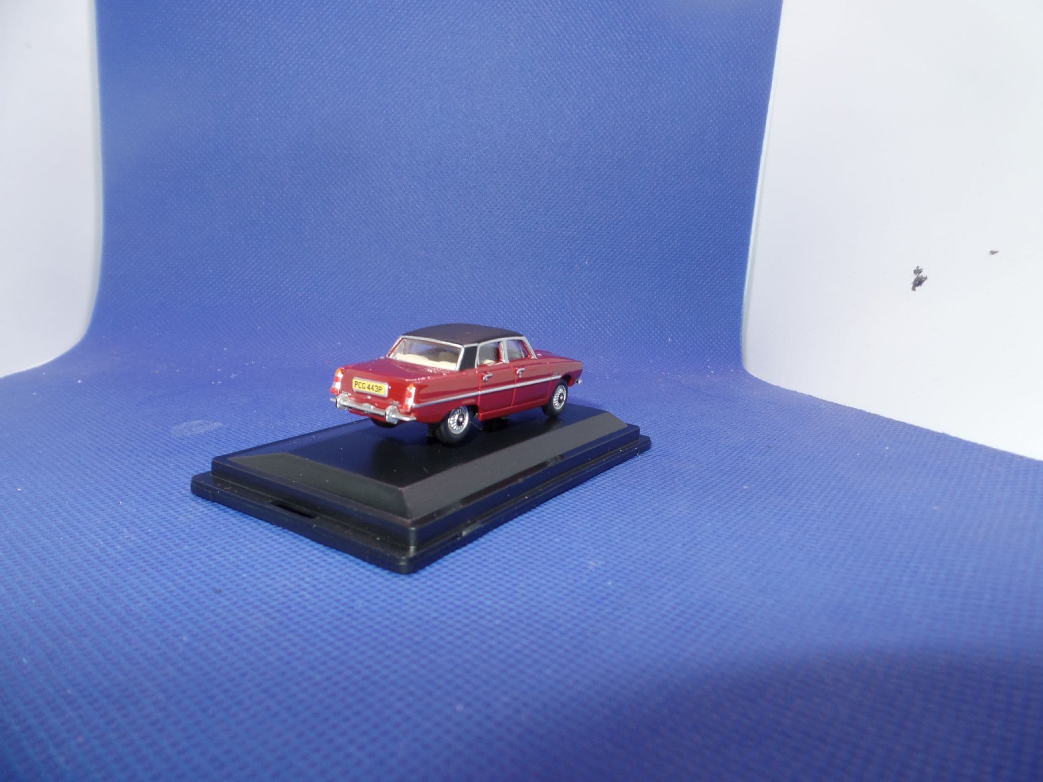 Oxford 76RP007 RP007 1/76 OO Scale Rover P6 Brigade Red