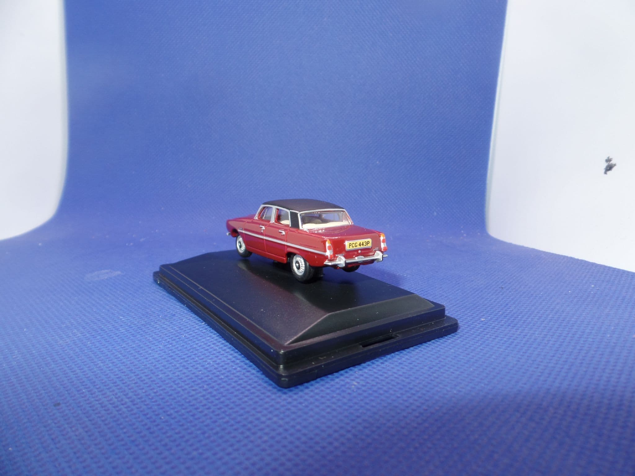 Oxford 76RP007 RP007 1/76 OO Scale Rover P6 Brigade Red