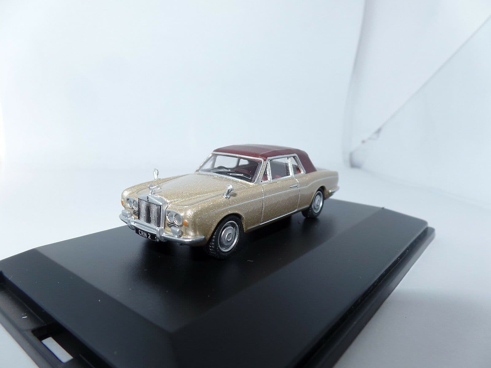 1:43 ROLLS ROYCE CORNICHE CLOSED CONVERTABLE PERSIAN SAND New 43RRC002