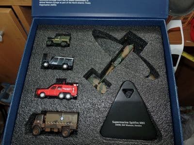 Oxford 76SET58 SET58 1/76 OO Scale RAF Centenary Set Spitfire MWD Land Rover x 3
