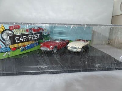 Oxford 76SP0103 SP103 1/76 OO Scale Car Fest 2015 Austin Healy Cream & MGB Red