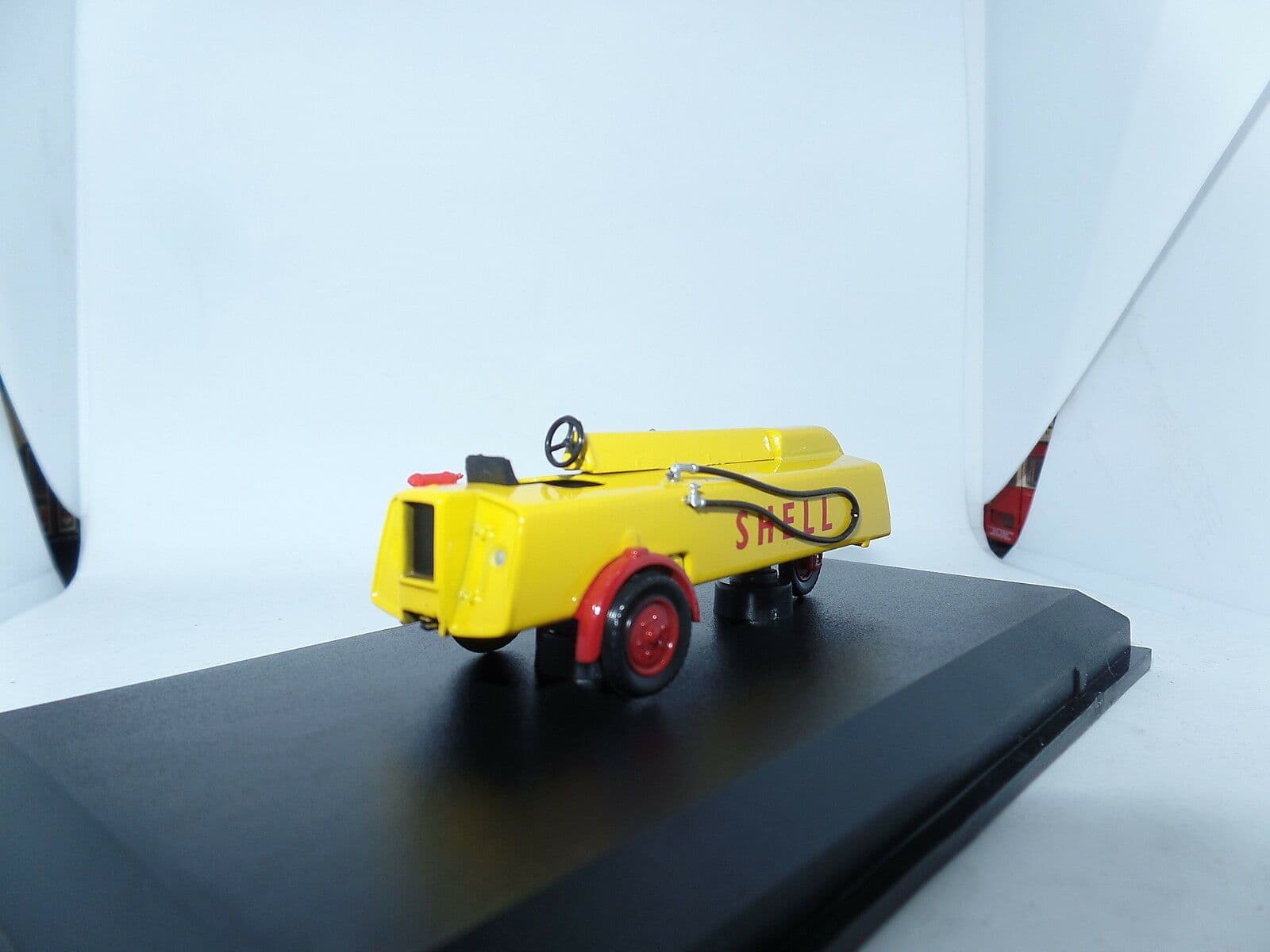 Miniature Oxford Diecast 1/76 – Camion Citerne Thompson Refueller Shell (occasion)