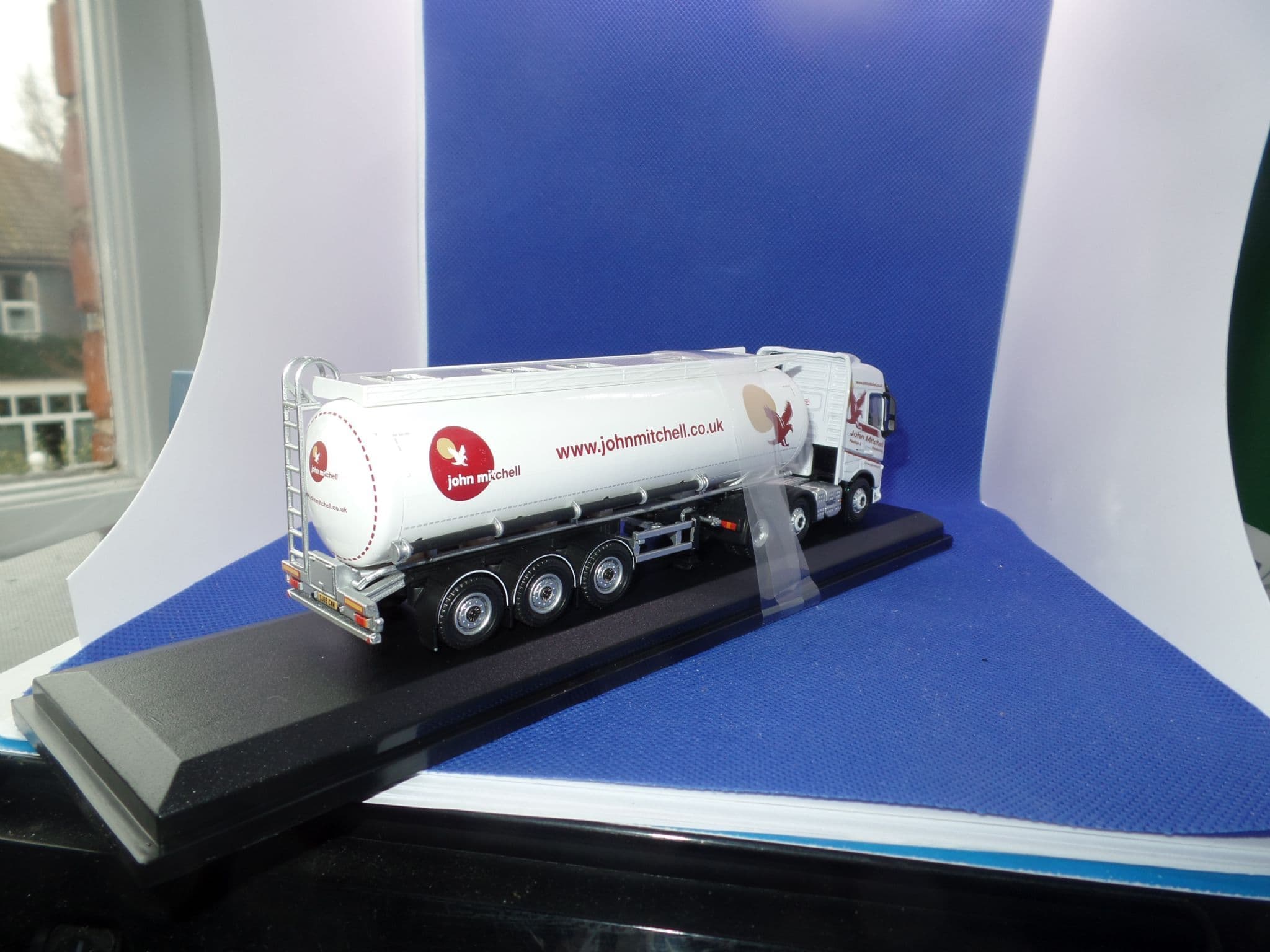 ミニカー　1/76 Volvo FH4 タンクローリー John Mitchell [OX76VOL4012] 1/76 Scale John Mitchell Volvo FH4 Cylindrical Tanker