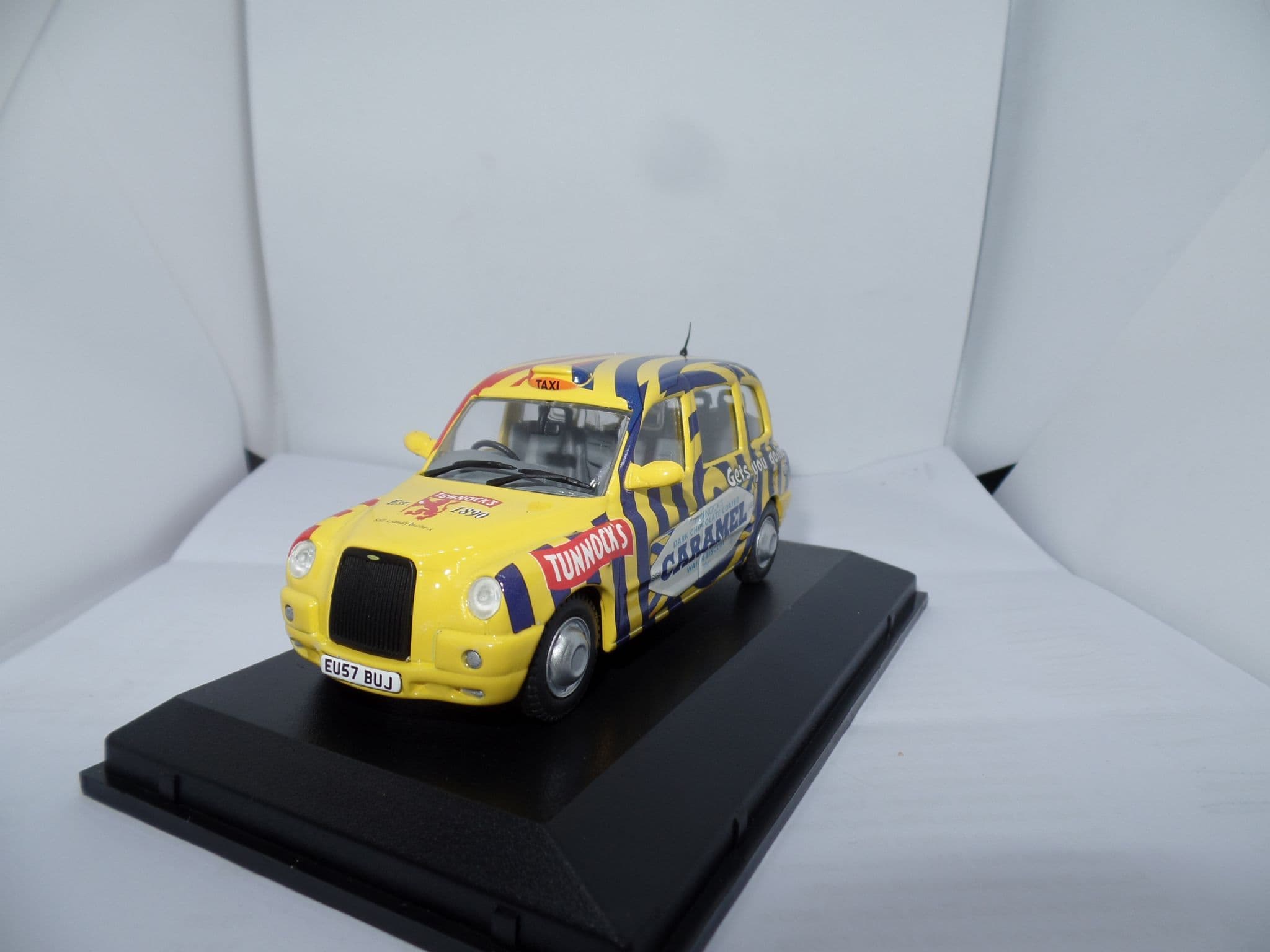 Oxford 43TX4009 TX4009 1/43 O Scale London TX4 Taxi Tunnocks