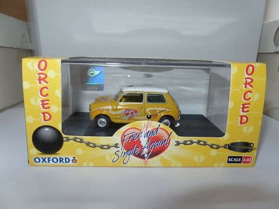 Oxford 43MIN022 MIN022 1/43 O BLMC Mini Car Just Divorced Yellow Ball & Chain