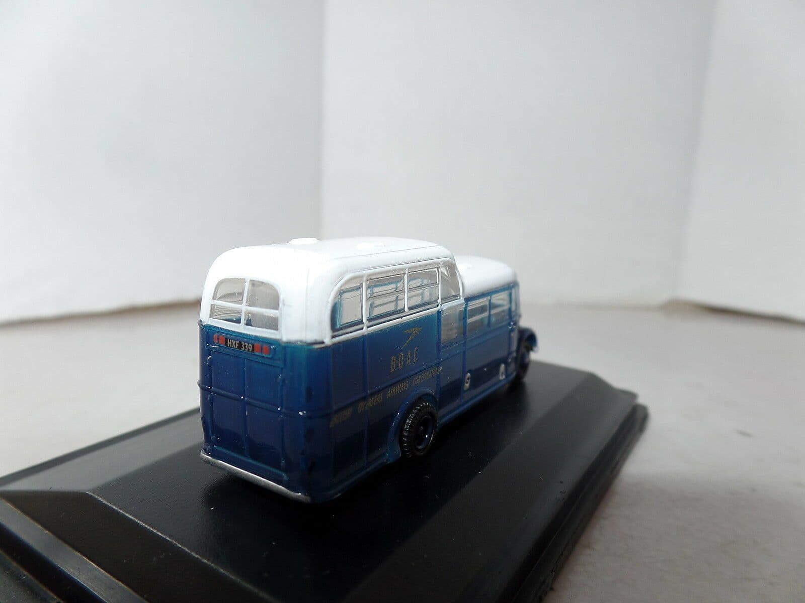 Oxford NCOM002 N Gauge 1/148 Commer Commando 11/2 Deck Coach BOAC ...