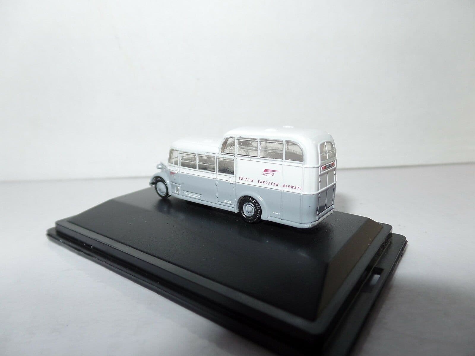 Oxford NCOM003 N Gauge 1/148 Commer Commando 11/2 Deck Coach BEA ...