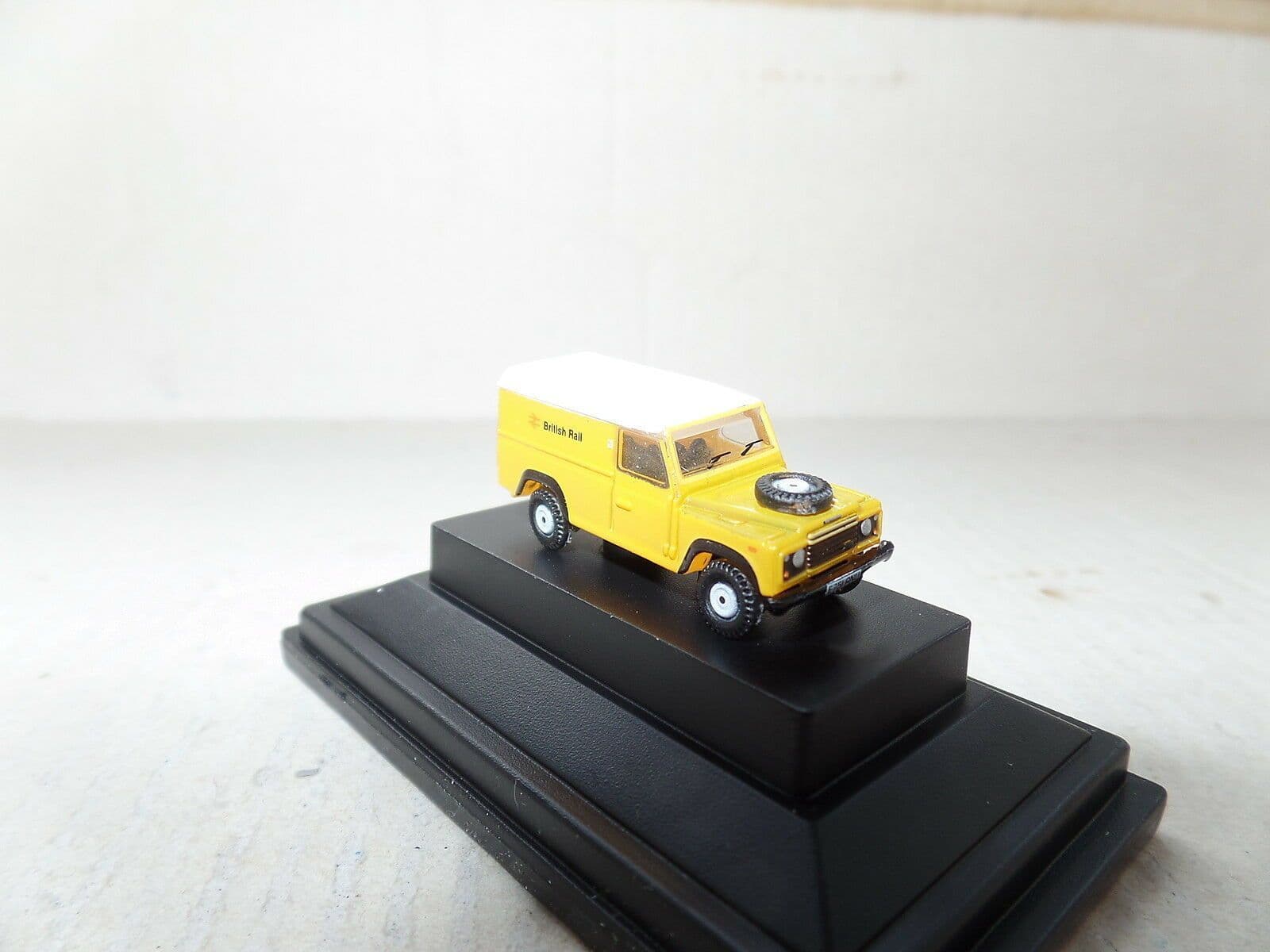 Oxford Diecast 76LAN2017 Land Rover Series ll LWB Hard Top RAC Radio Patrol (Fire) 1:76 Scale