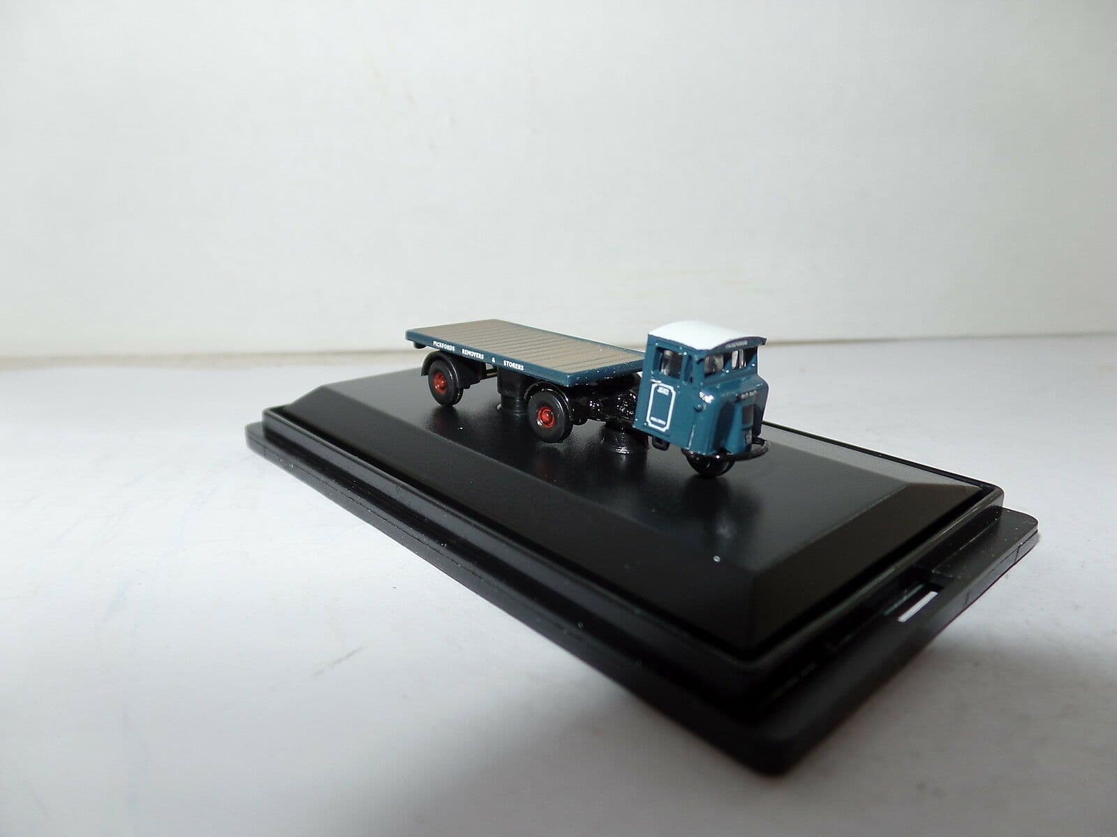 Mixed Pile Of Scrap Metal In A Landfill - Old Car Bodies Suitable For Recycling. Stock Photo - Foto 8