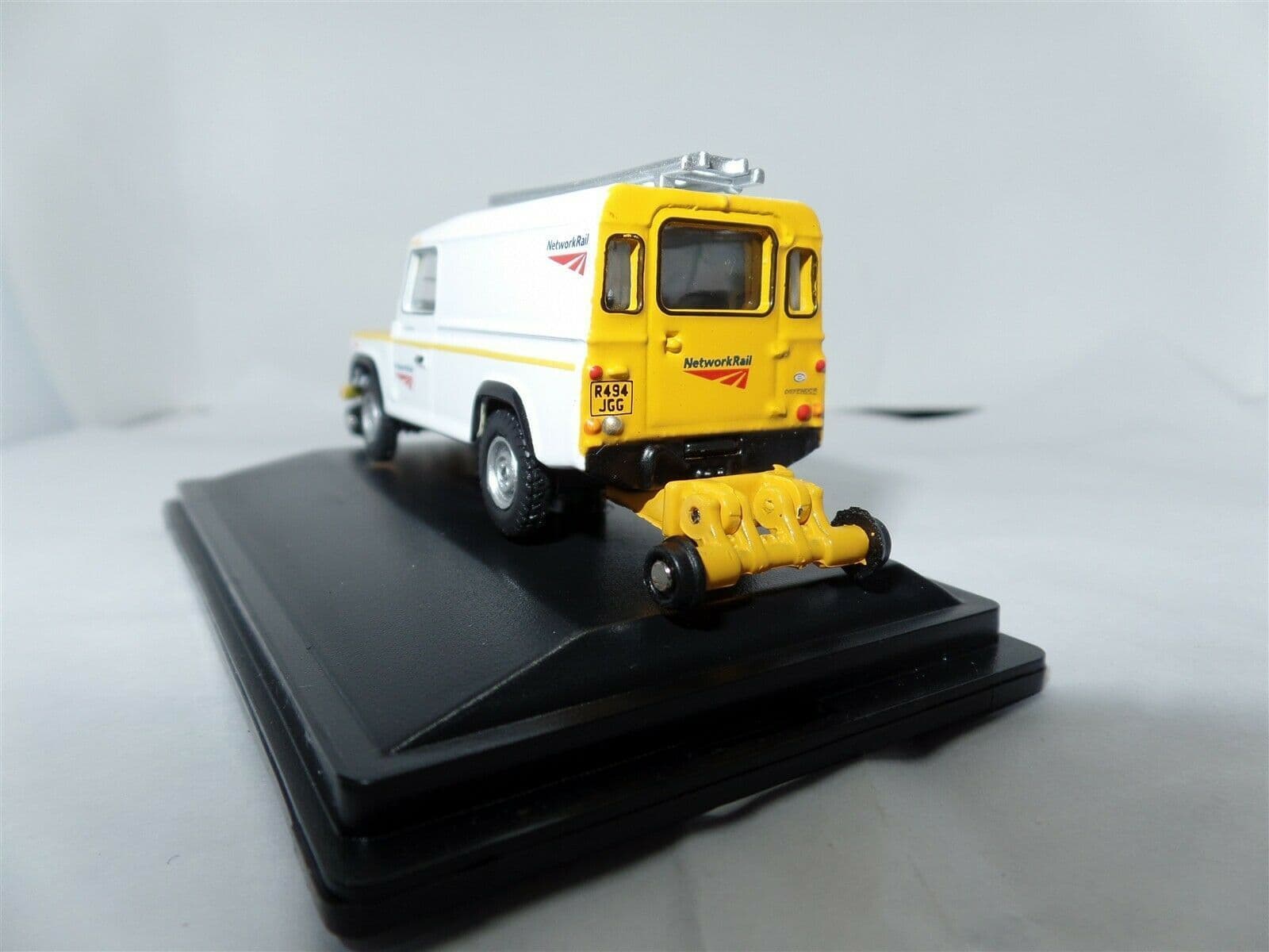 Oxford Rail 76ROR002B ROR002B 1/76 OO Scale Land Rover Defender Road ...