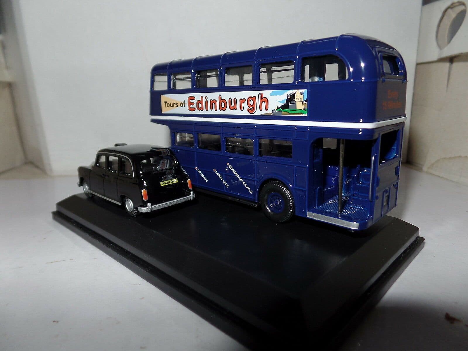 Oxford SCOT004 1/76 OO Scale Routemaster Bus & Taxi Set Edinburgh Scotland