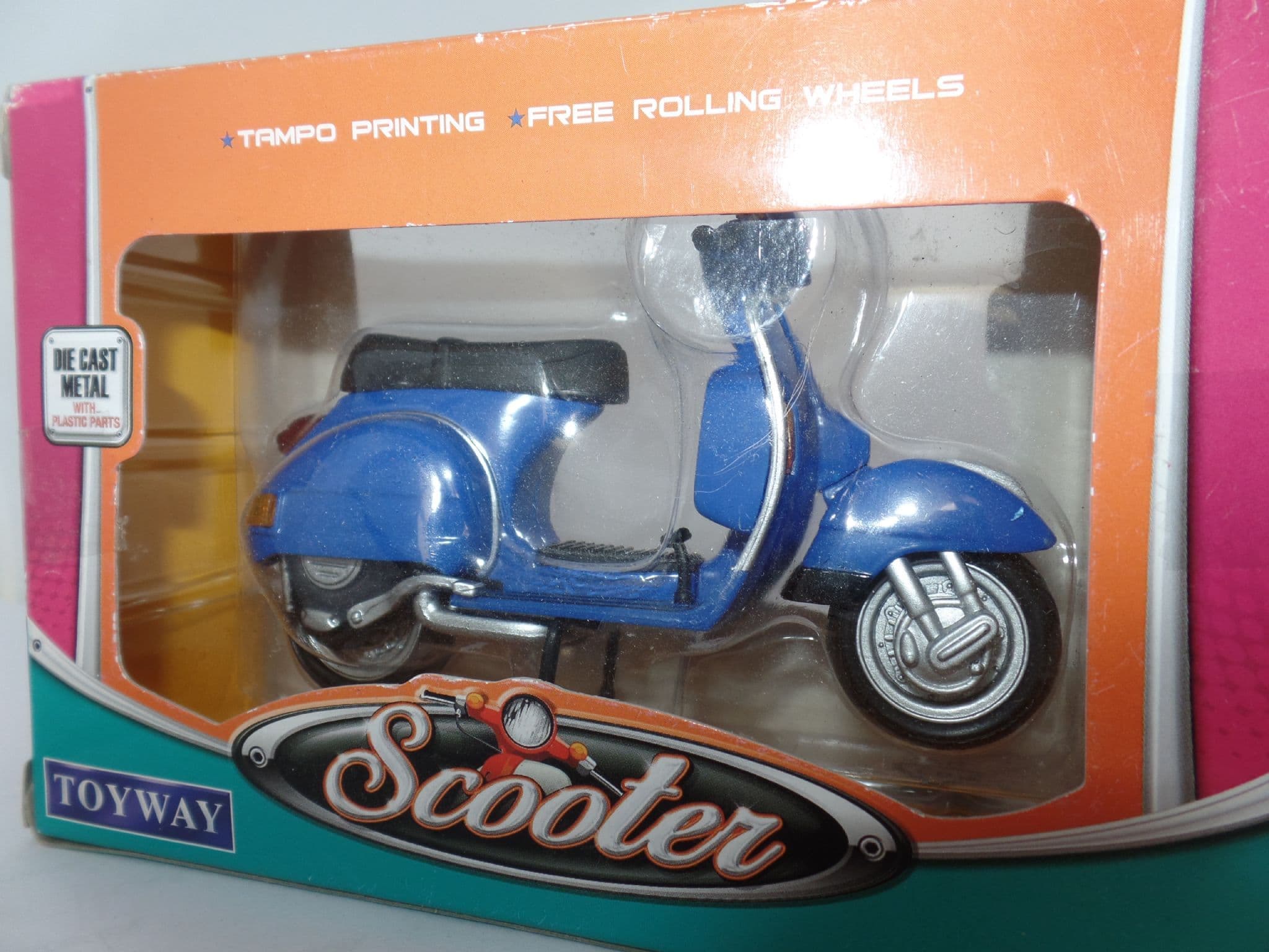 Toy Way Vespa PX125 Scooter 1/16 scale 115mm long in Blue