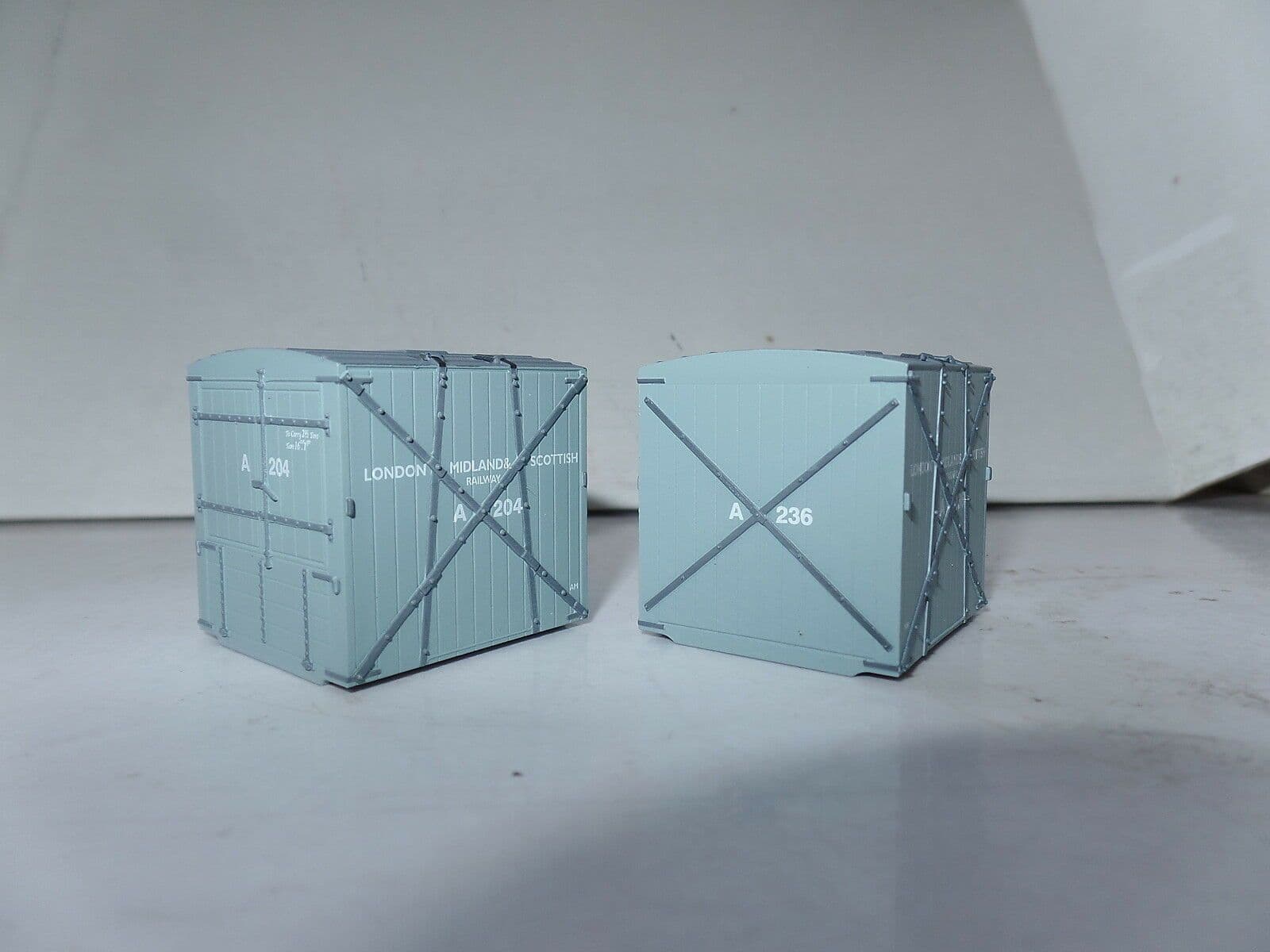 Unit Models OO-152P 2X Type A containers LMS Grey Numbers A204 A236