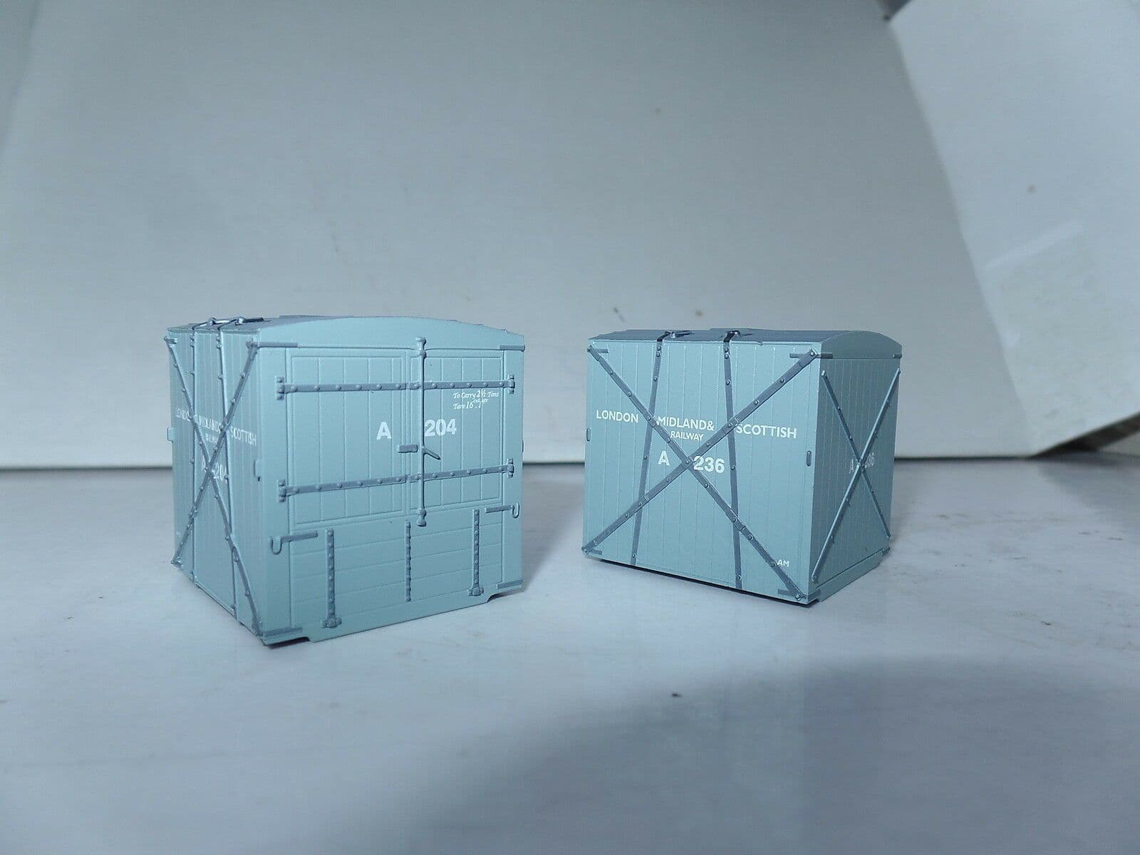 Unit Models OO-152P 2X Type A containers LMS Grey Numbers A204 A236