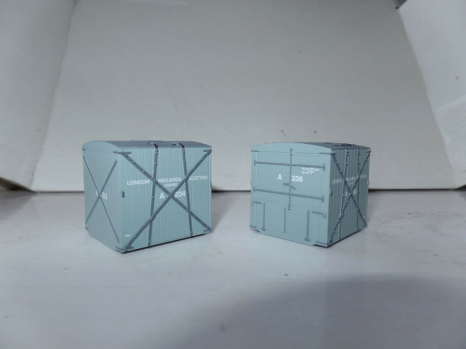 Unit Models OO-152P 2X Type A containers LMS Grey Numbers A204 A236