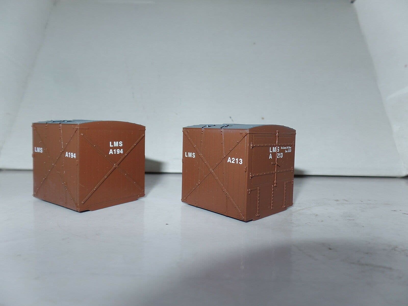 Unit Models OO-153P 2X Type A containers LMS Bauxite Nos A194 A213
