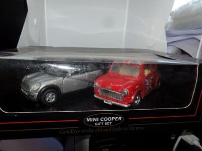 Welly Oxford 1/36 Scale  Mini Cooper Gift Set Goodbye to the old  hello to the new Red Silver Flag