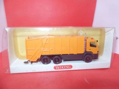 WIKING 639 40 36 HO 1/87   MERCEDES-BENZ ATEGO PRESSMULLWAGEN REFUSE TRUCK Orange