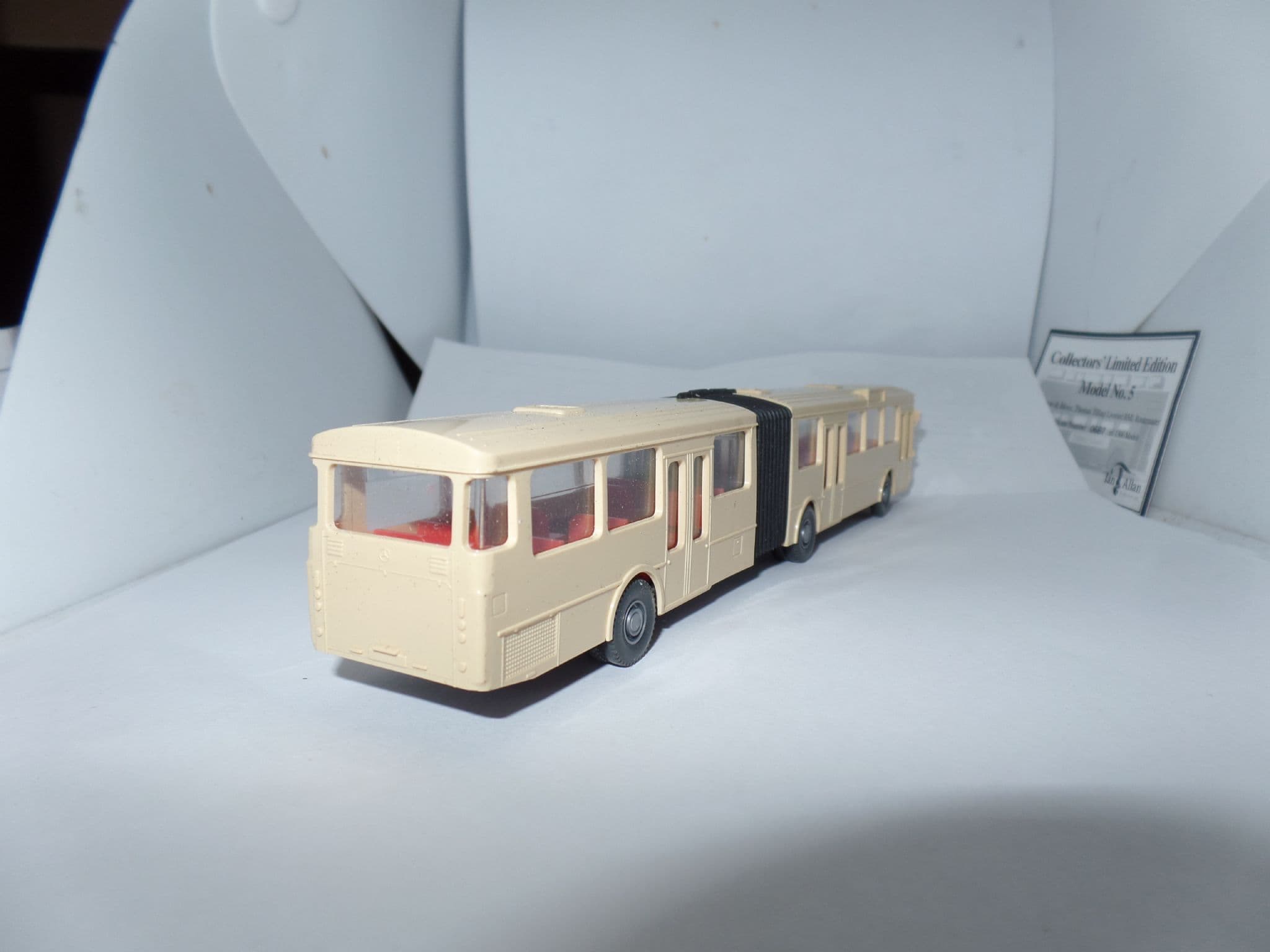 Miniature Wiking Mercedes - Échelle HO 1/87 - Couleur Ivoire - Occasion Très Bon état