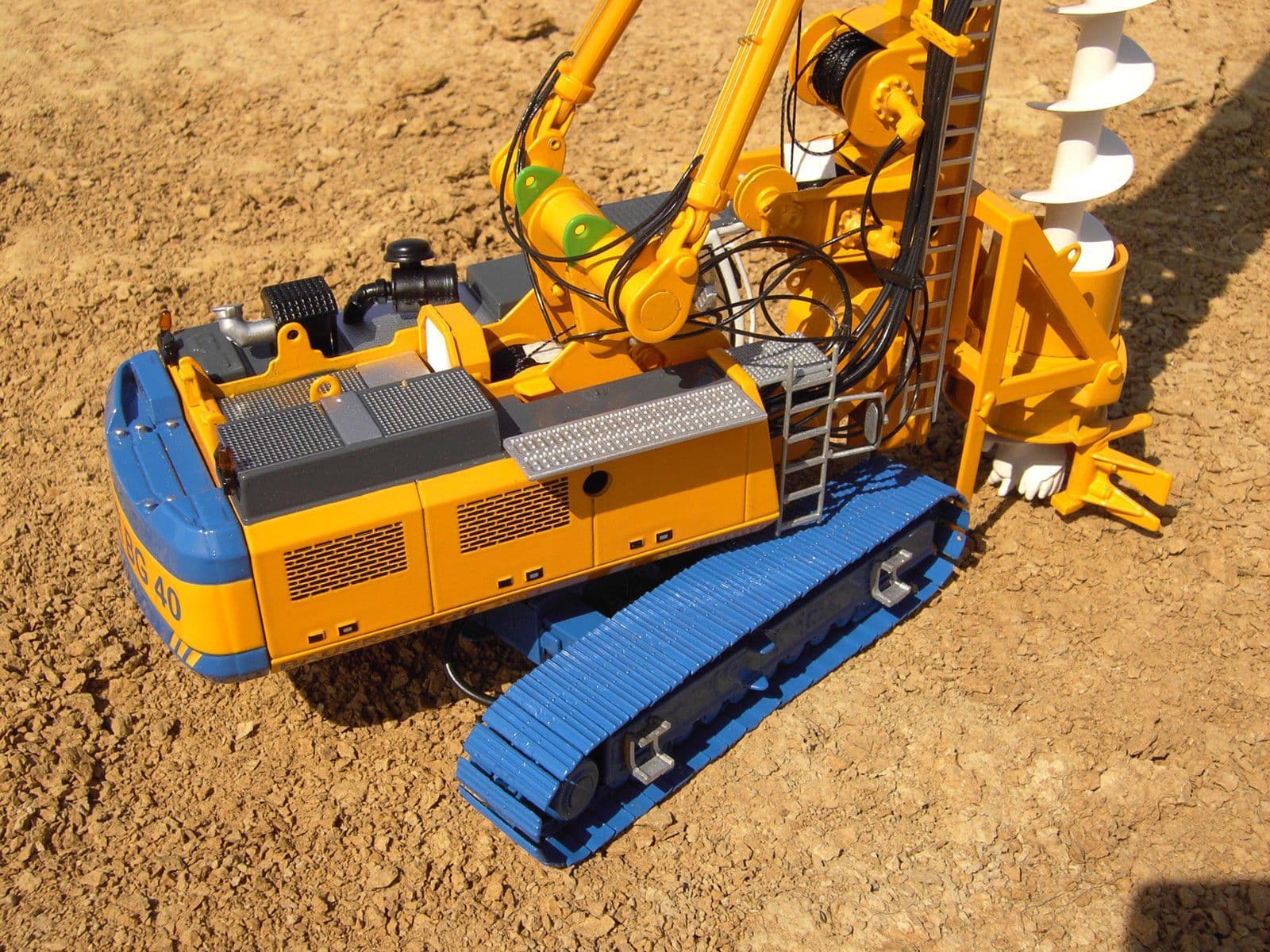 BYMO BAUER DRILLING RIG BG40 with Kelly Equipment Rotary