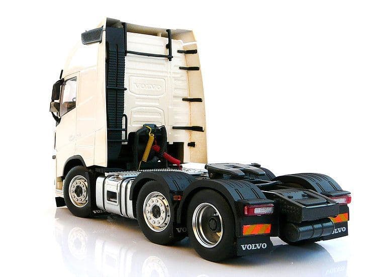 MarGe 1 32 Volvo FH16 6x2 in White