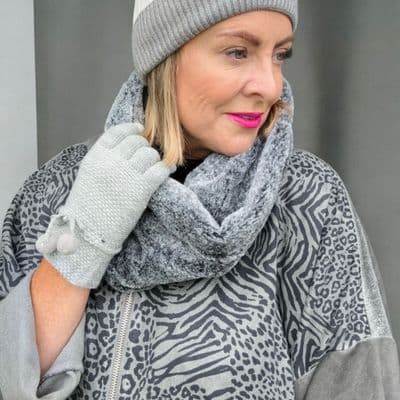 5066 FLUFFY SNOOD