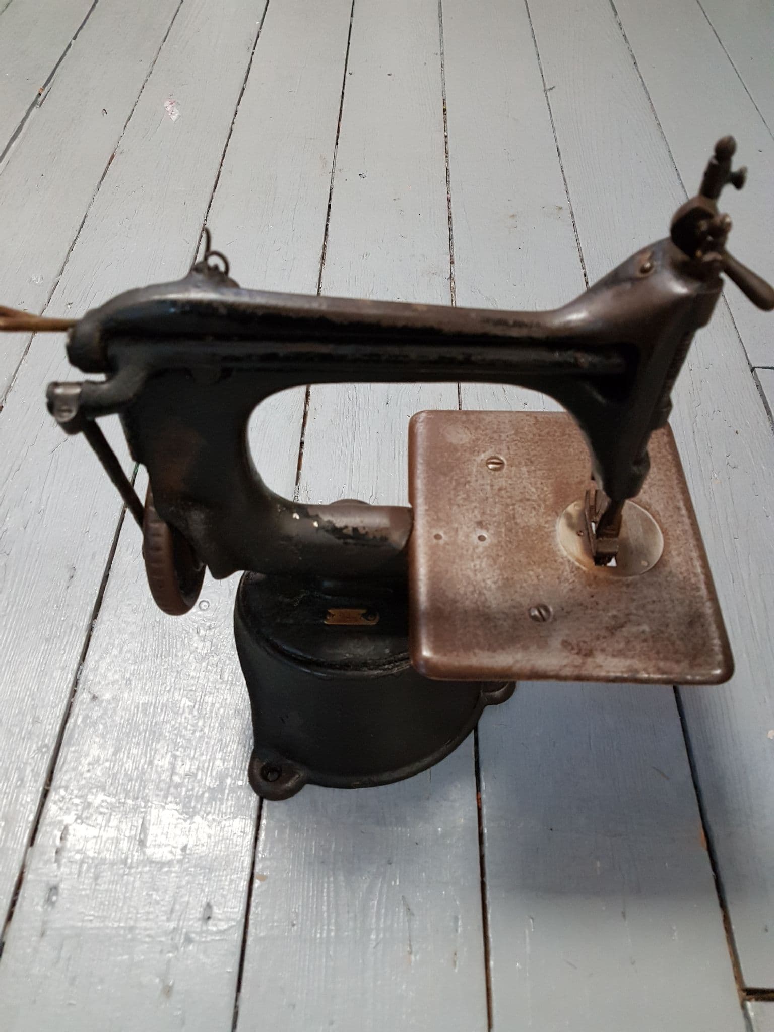 43 Singer Sewing Machine