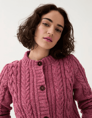 10777 CLASSIC CABLE CARDIGAN - Sirdar Knitting Pattern Leaflet