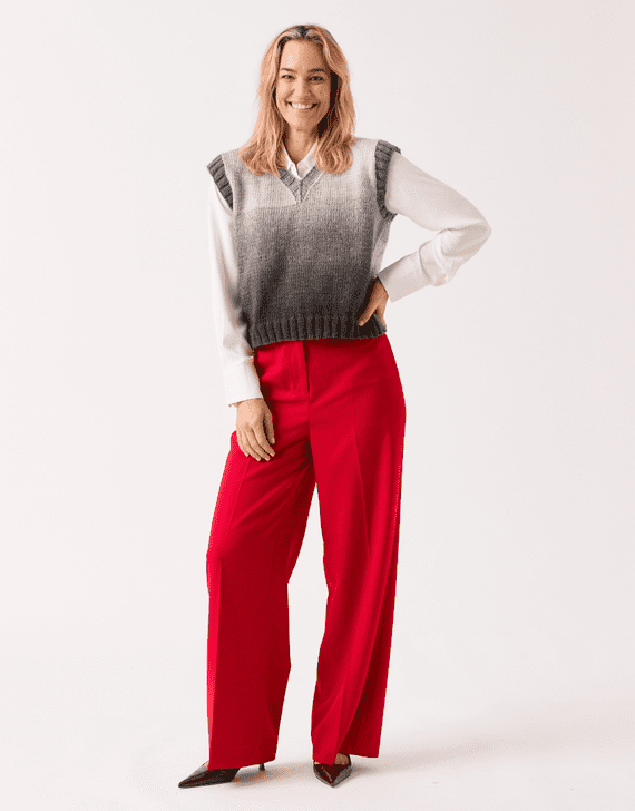 10844  Knit the Vest In Show Pullover - Sirdar Pattern Leaflet
