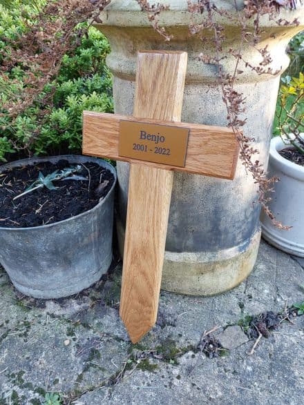 Memorial oak cross with engraved gold laminate plaque