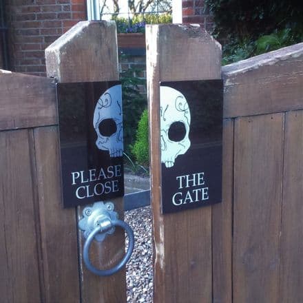 Please Close the Gate (two signs) skull signs