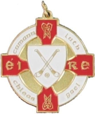 Crossed Hurls Medal Red & Gold - 34mm