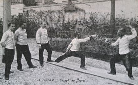"73 Pompiers - Assaut au Floret" Post Card (Fencing)