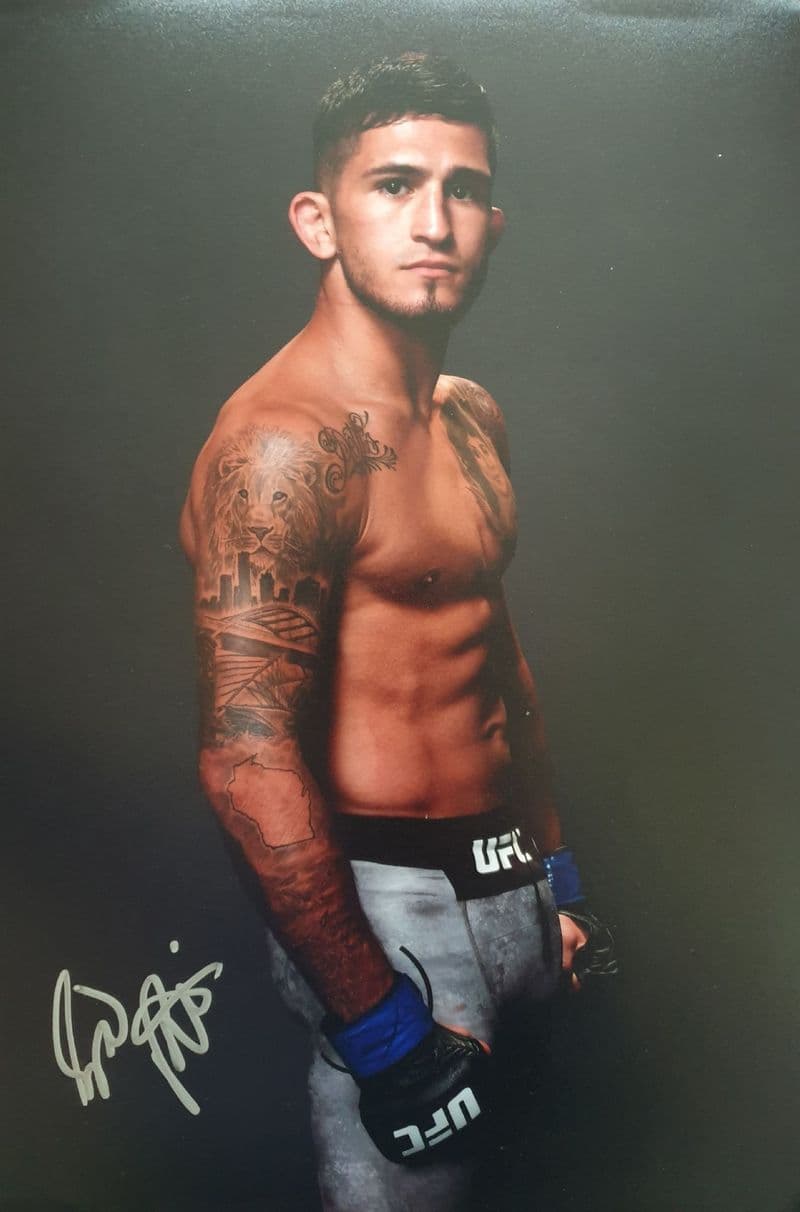 Anthony Pettis SIGNED Colour Photo