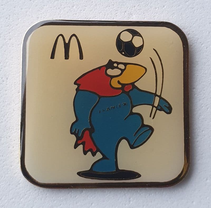 France 98 Footix McDonalds Keepy-Uppy Pin Badge