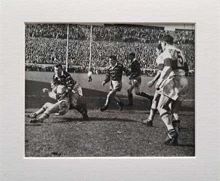 Huddersfield v Hull KR "Breen tackles Bunting", Press Photo