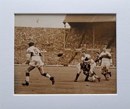 Huddersfield v Wakefield, 1962 Challenge Cup Final, "Briggs to Hirst", Press Photo