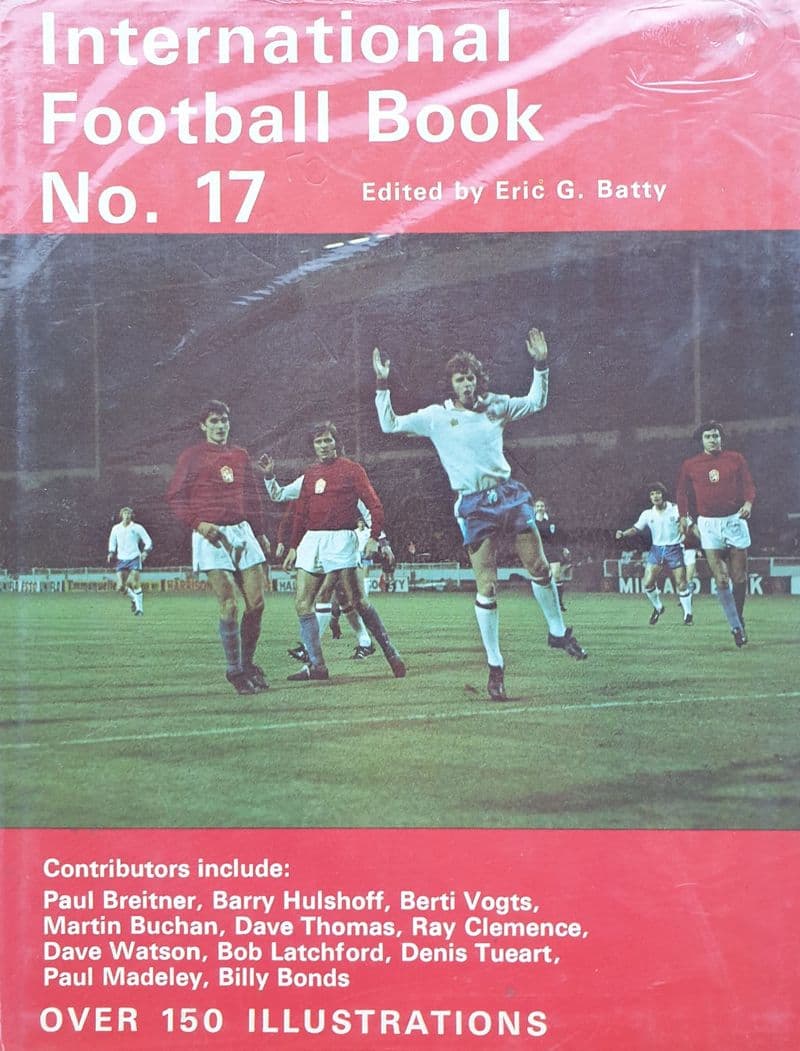 International Football Book No.17