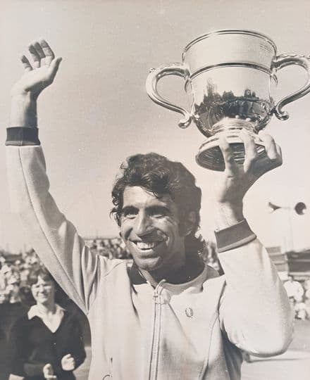 Manuel Orantes Press Photo (Bournemouth, 1976) "Victory"