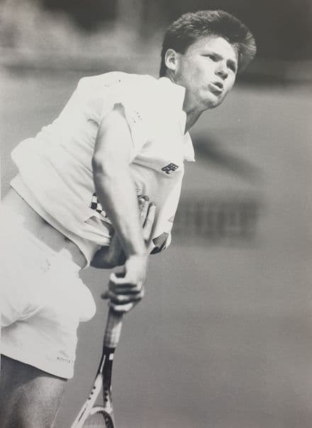 Miles Maclagan Press Photo "Serving" (1990, Eastbourne)