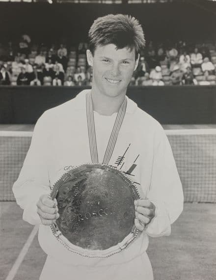 Miles Maclagan Press Photo "Trophy" (1990, Eastbourne)