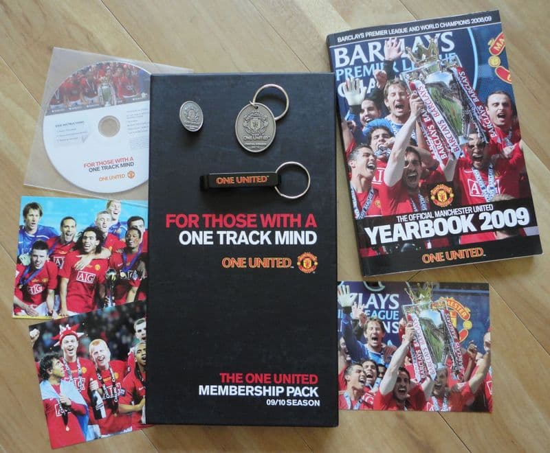 The Official Manchester United Yearbook 2009 (Plus Members Pack)
